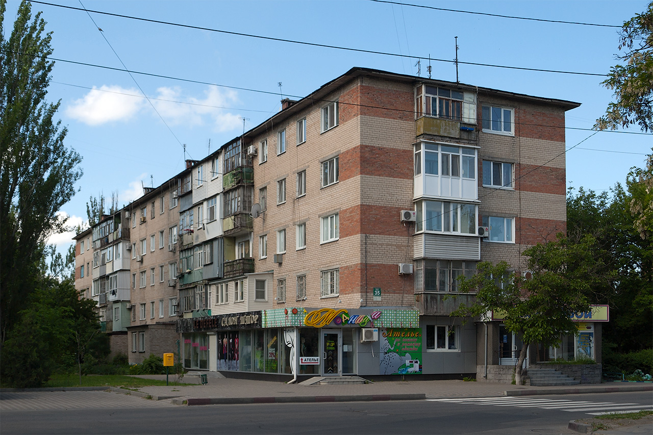 Мелитополь, Вулиця Героїв України, 35