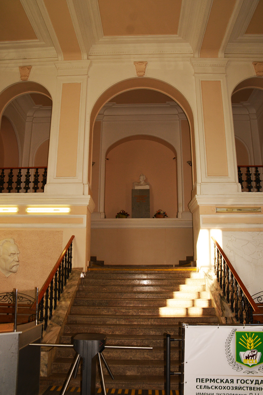 Пермь, петропавловская улица, 23 / Улица 25 Октября, 10