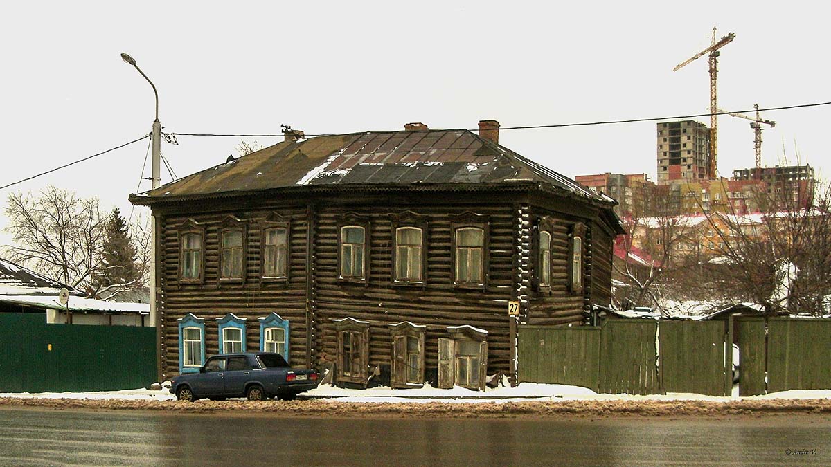 Уфа, Революционная улица, 27; Улица Бориса Домашникова, 22