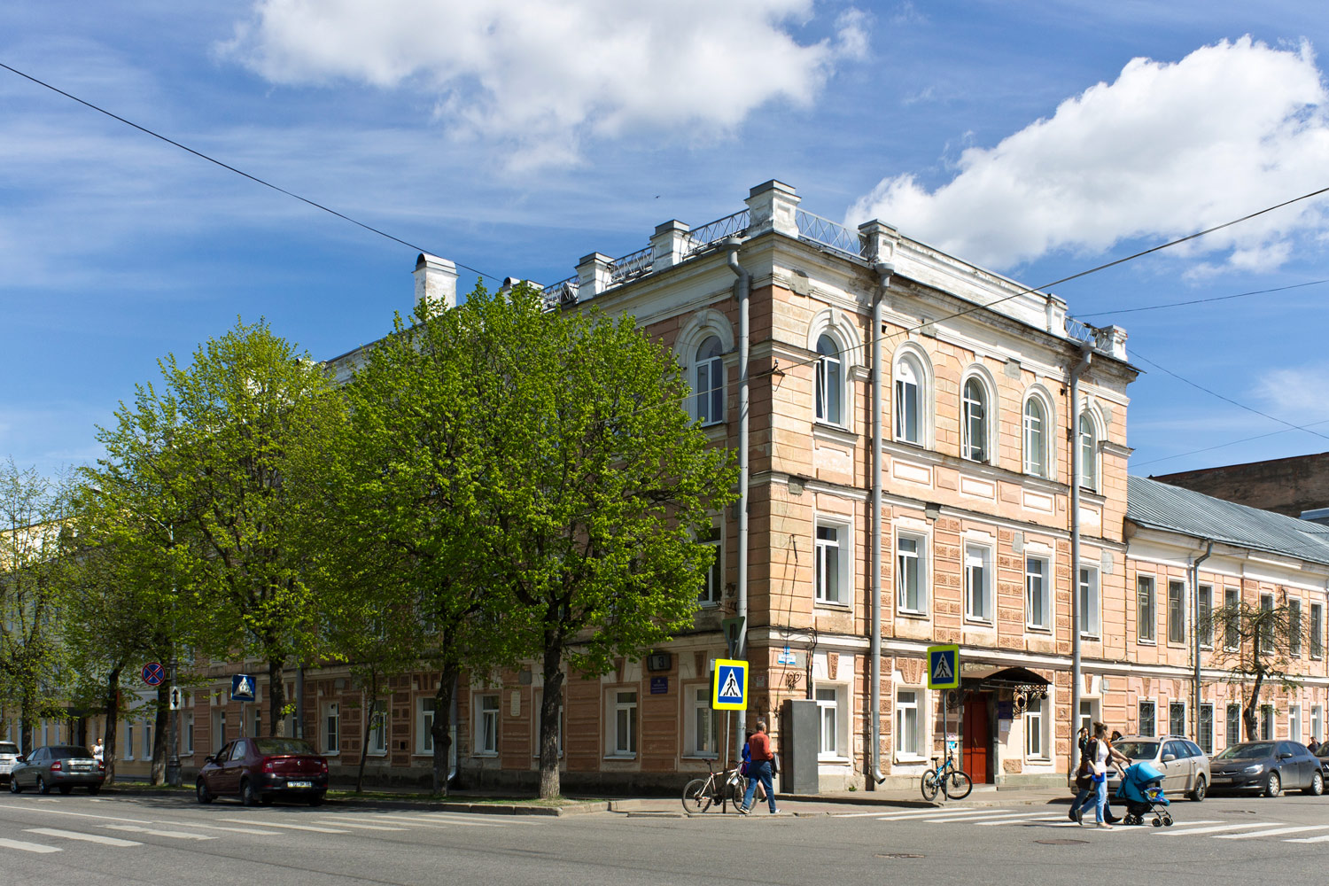 Великий Новгород, Ильина улица, 3 / Большая Московская улица, 22