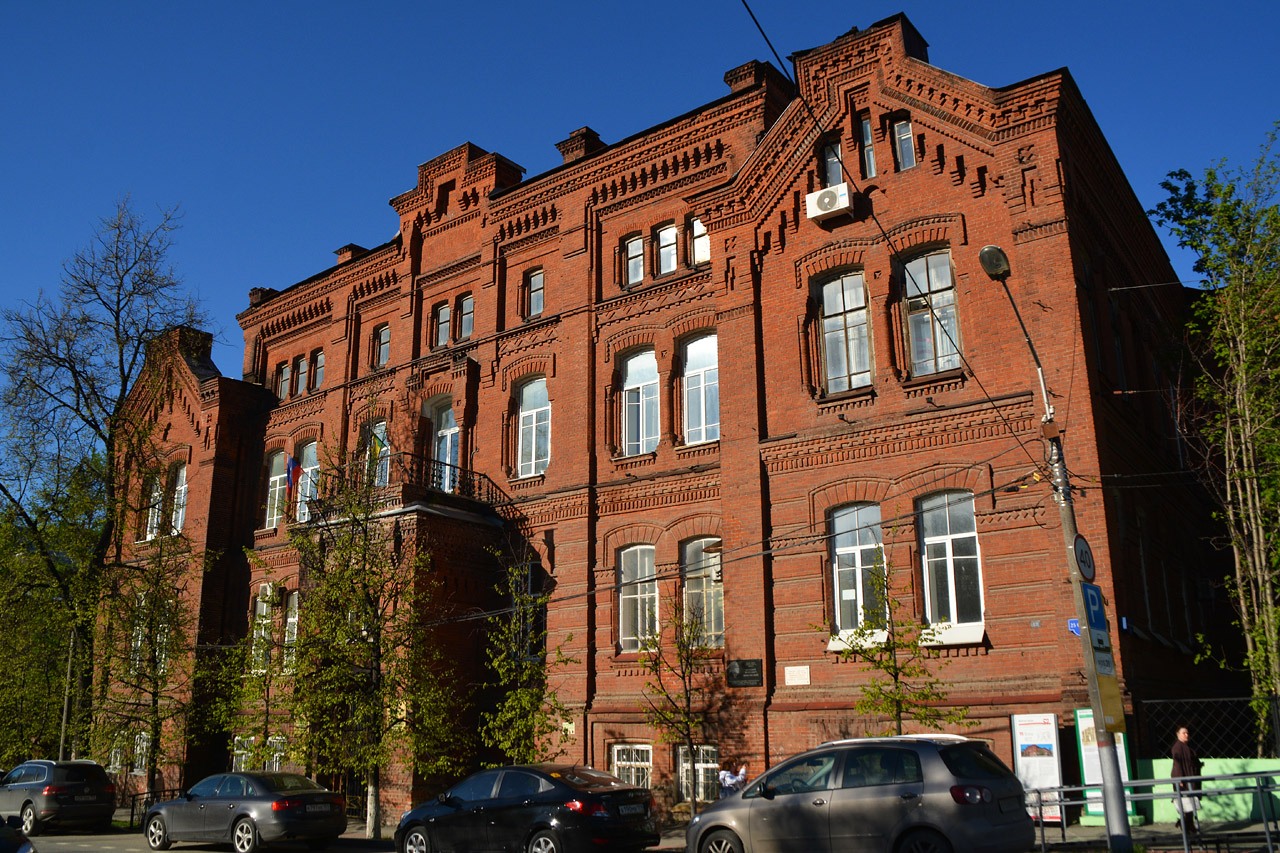Пермь, петропавловская улица, 23 / Улица 25 Октября, 10