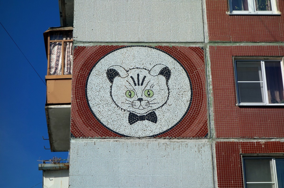 Великий Новгород, Проспект Мира, 30 корп. 5. Монументальное искусство (мозаики, росписи, барельефы, сграфито)