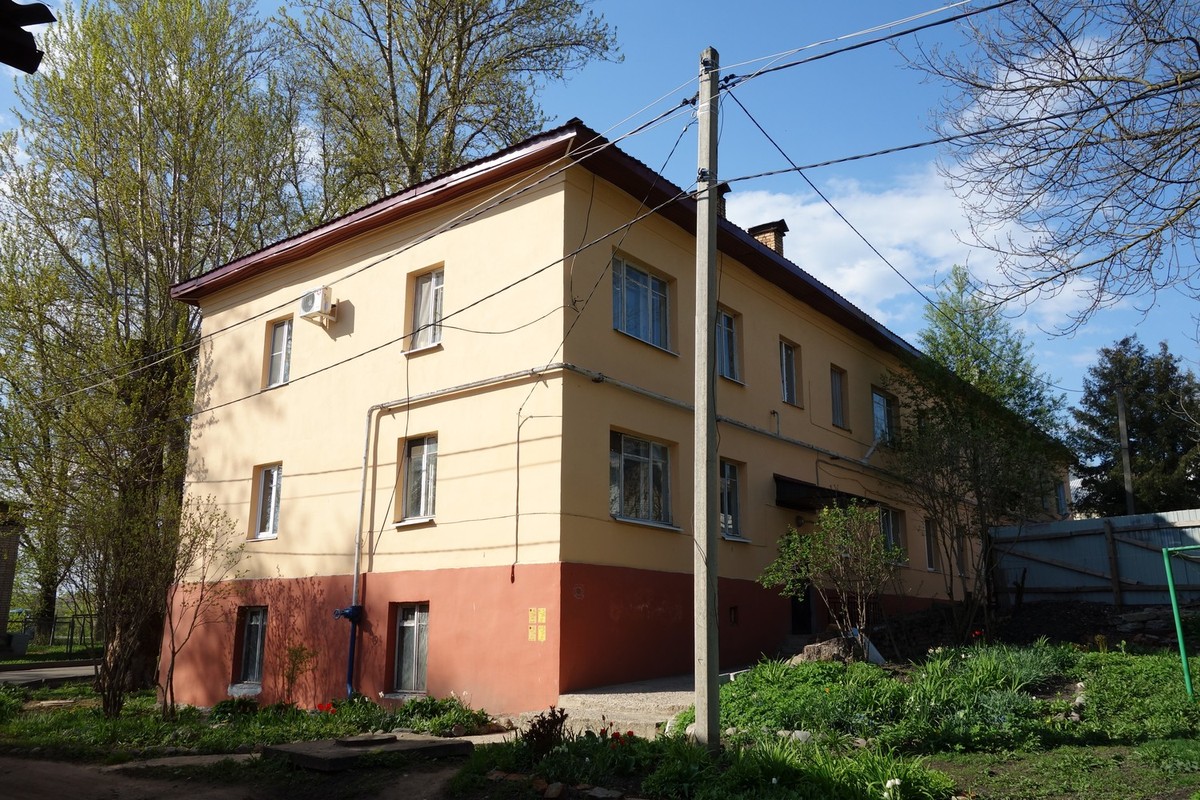 Великий Новгород, Михайлова улица, 8 / Нутная улица, 2