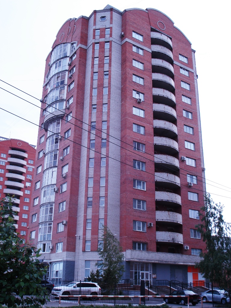 Омск, Омская улица, 127 корп. 1 / улица Богдана Хмельницкого, 40 корп. 1