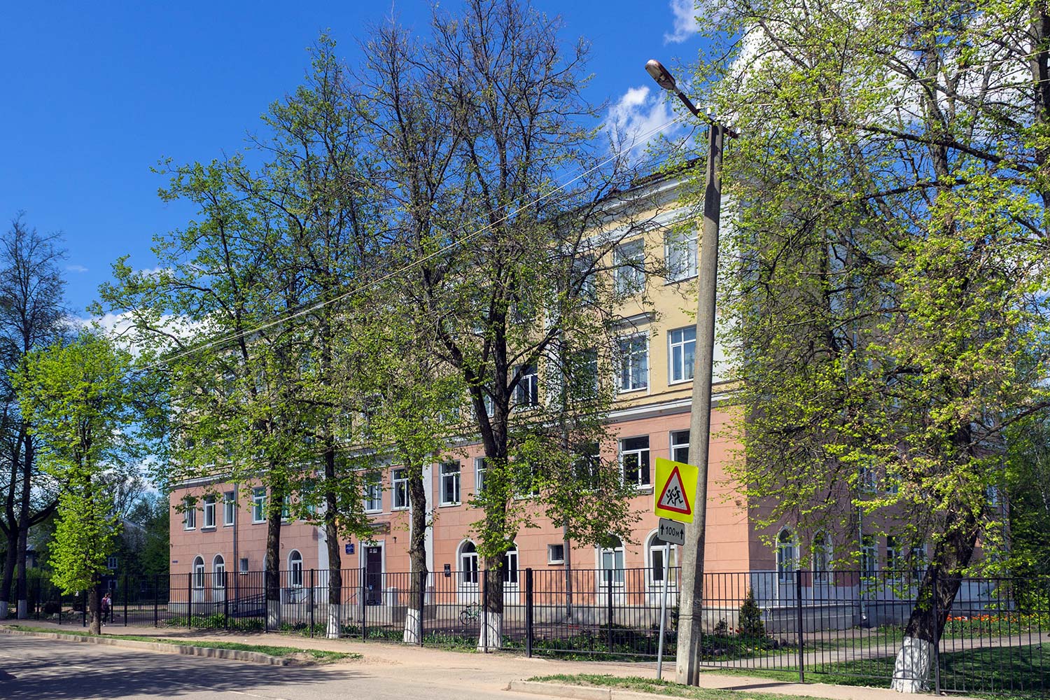 Великий Новгород, Улица Рогатица, 27 / Славная улица, 56