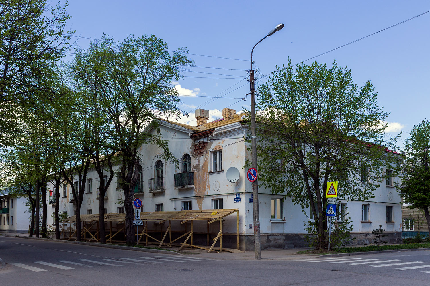 Великий Новгород, Славная улица, 47 / Улица Рогатица, 25