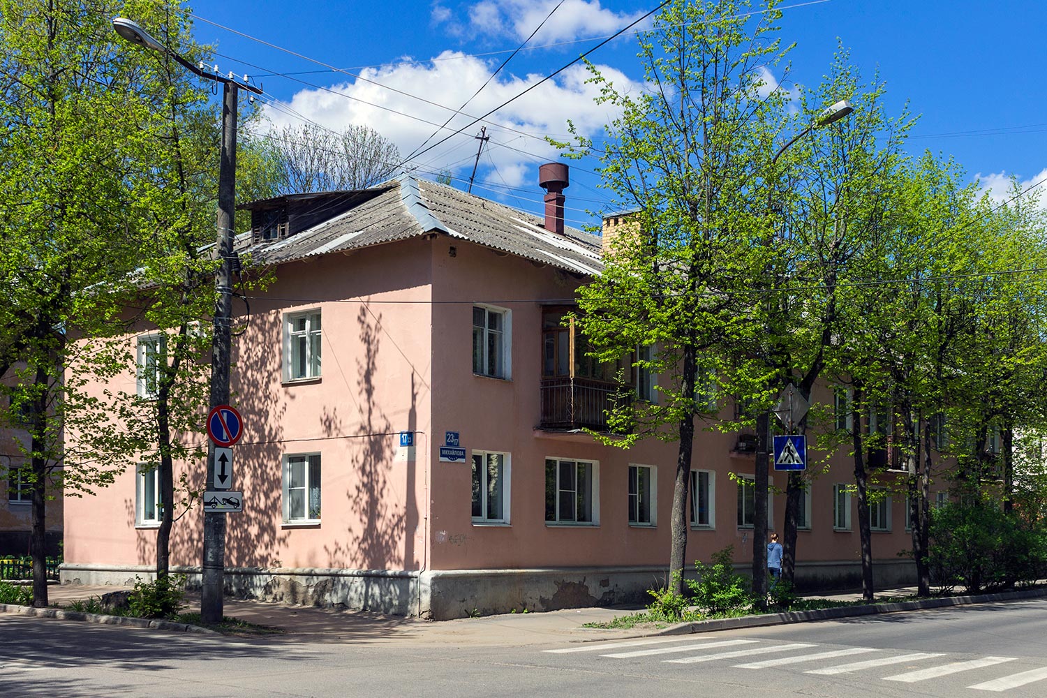Великий Новгород, Михайлова улица, 23 / Улица Рогатица, 17