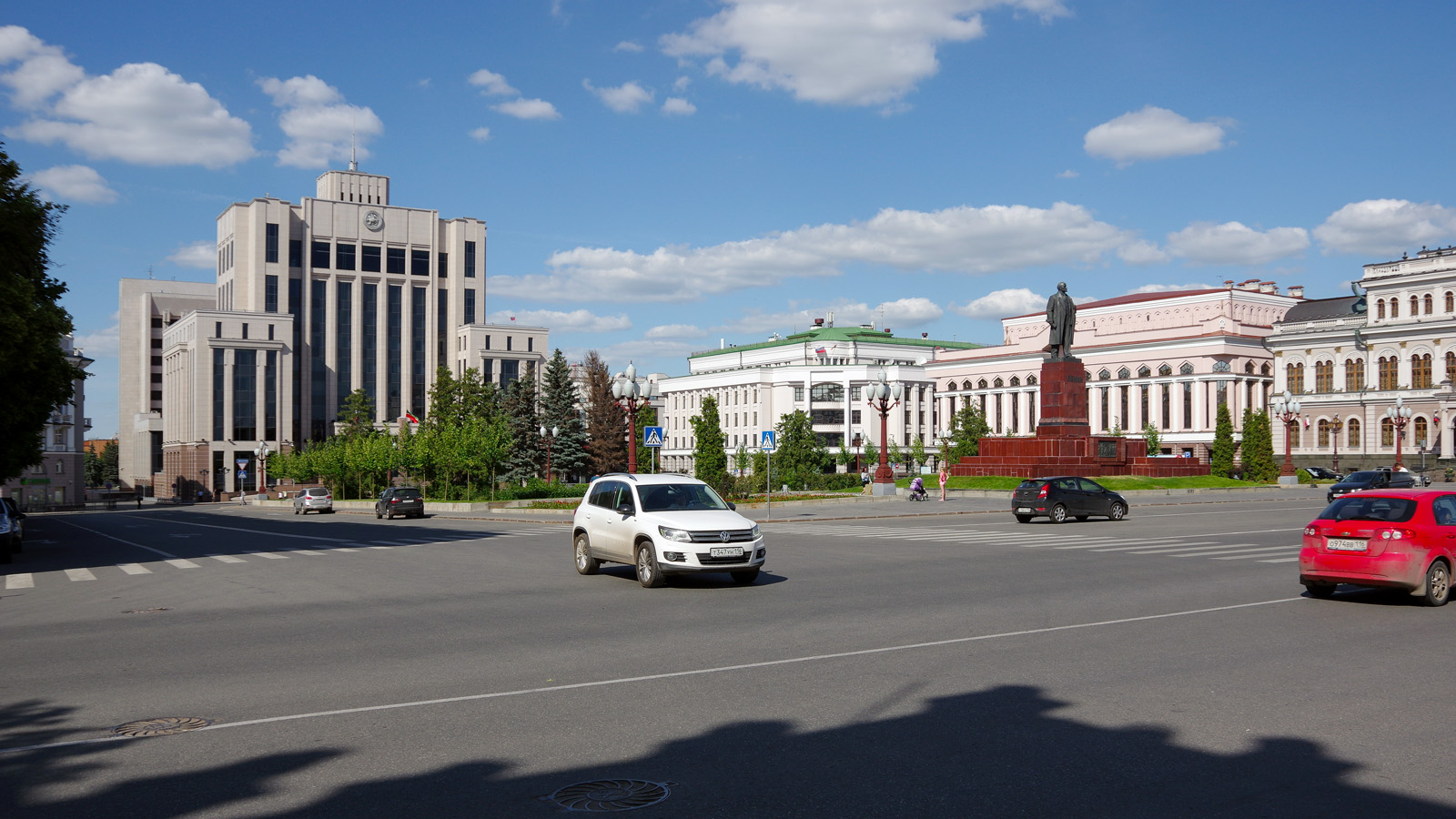 Казань, Площадь Свободы, 1 корп. 1; Площадь Свободы, 3 / Улица Пушкина, 64