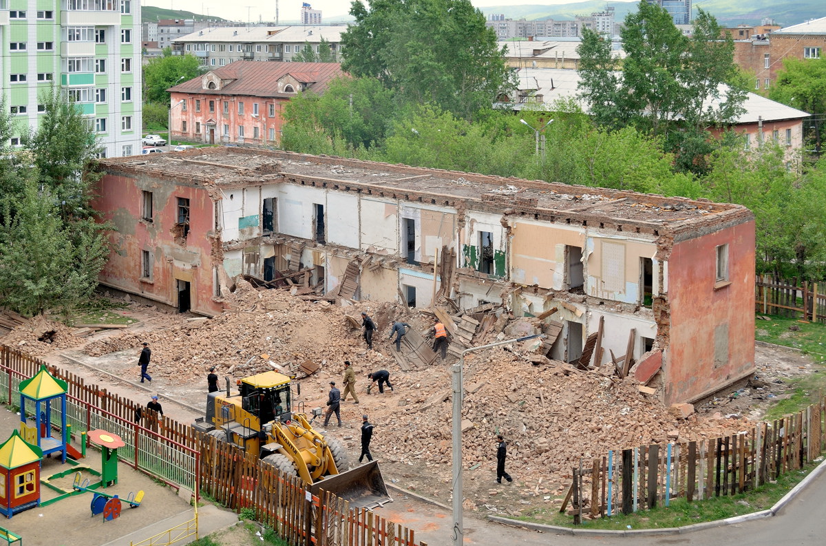 Красноярск, Улица Комбайностроителей, 24