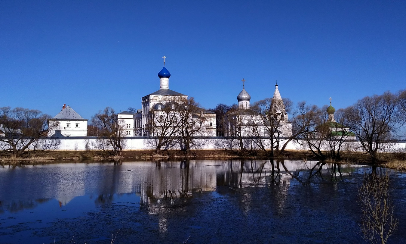 Переславль-Залесский, Луговая улица, 7 Братский корпус; Луговая улица, 7 Церковь Похвалы Богородицы; Луговая улица, 7 (Троицкий собор); Луговая улица, 7 (Колокольня); Луговая улица, 7 (Всехсвятская церковь). Переславль-Залесский — Панорамы