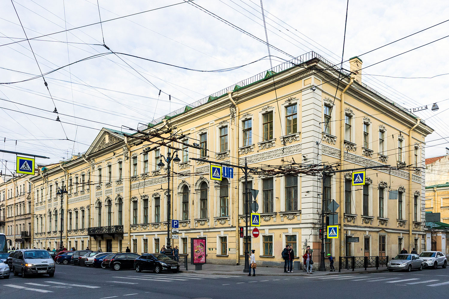 Санкт-Петербург, Малая Морская улица, 10 / Гороховая улица, 10