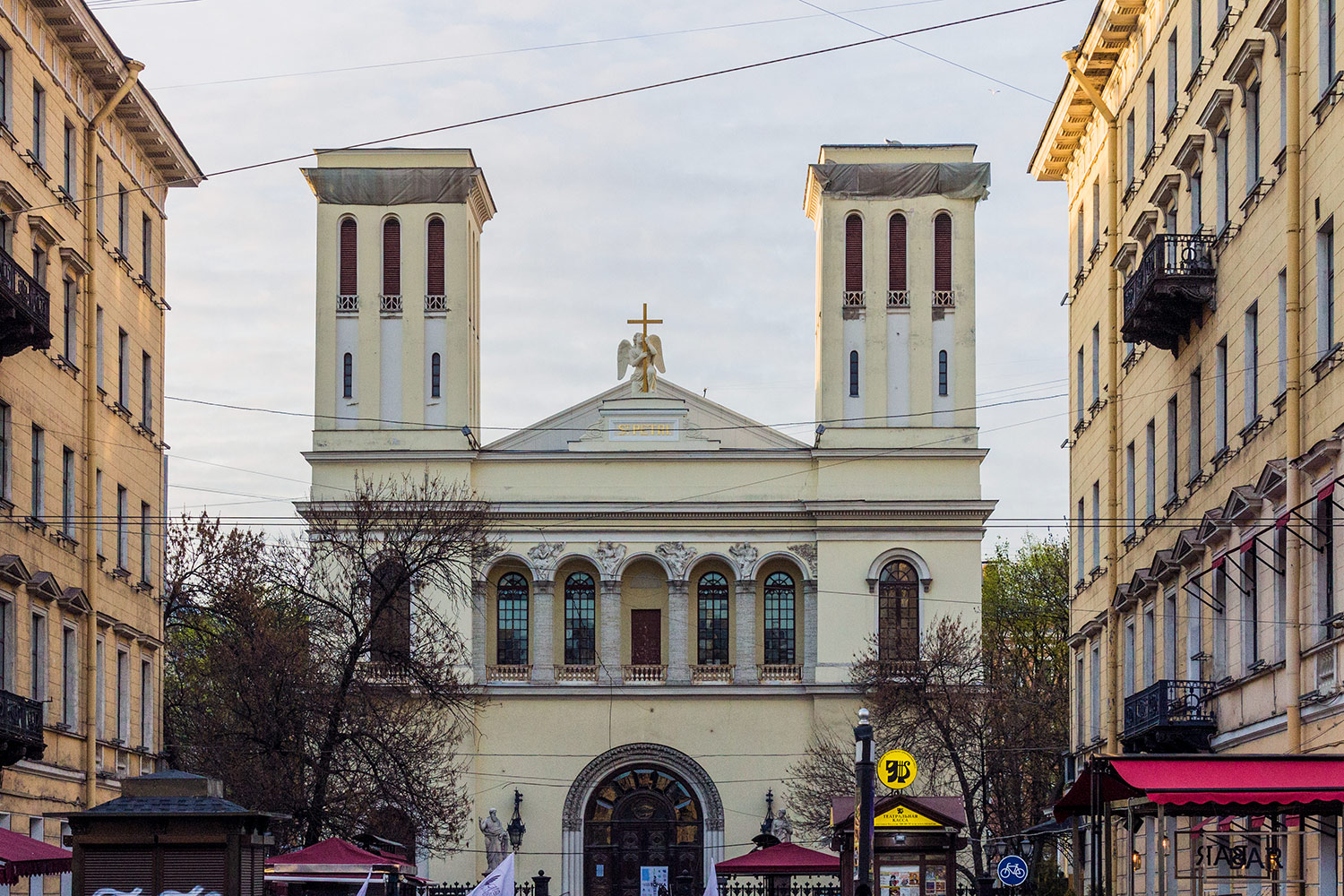 Peterburi, Невский проспект, 22-24 лит. Б