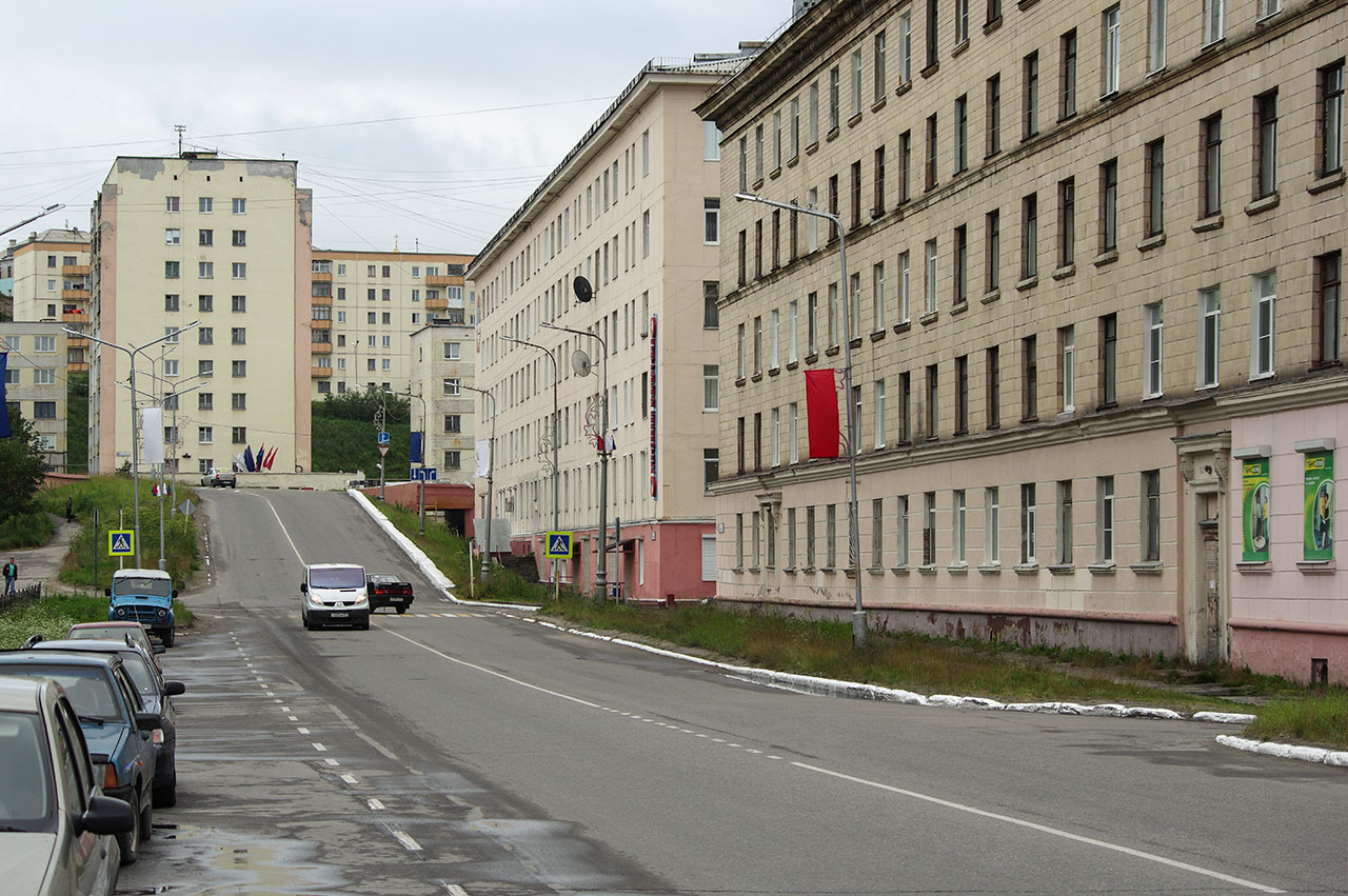 Североморск, Улица Душенова, 8/8; Улица Кирова, 2