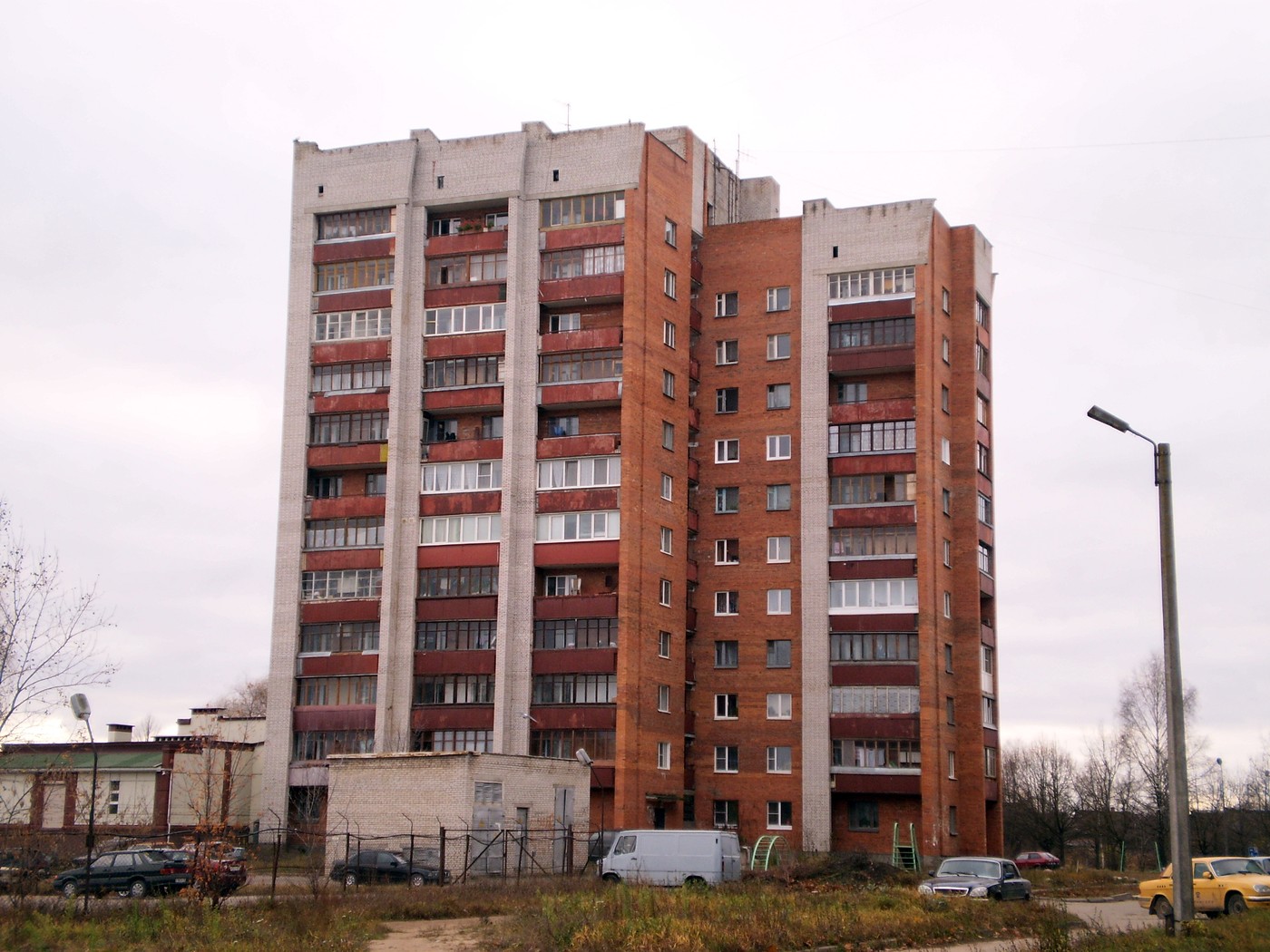 Pskov, Проспект Энтузиастов, 9