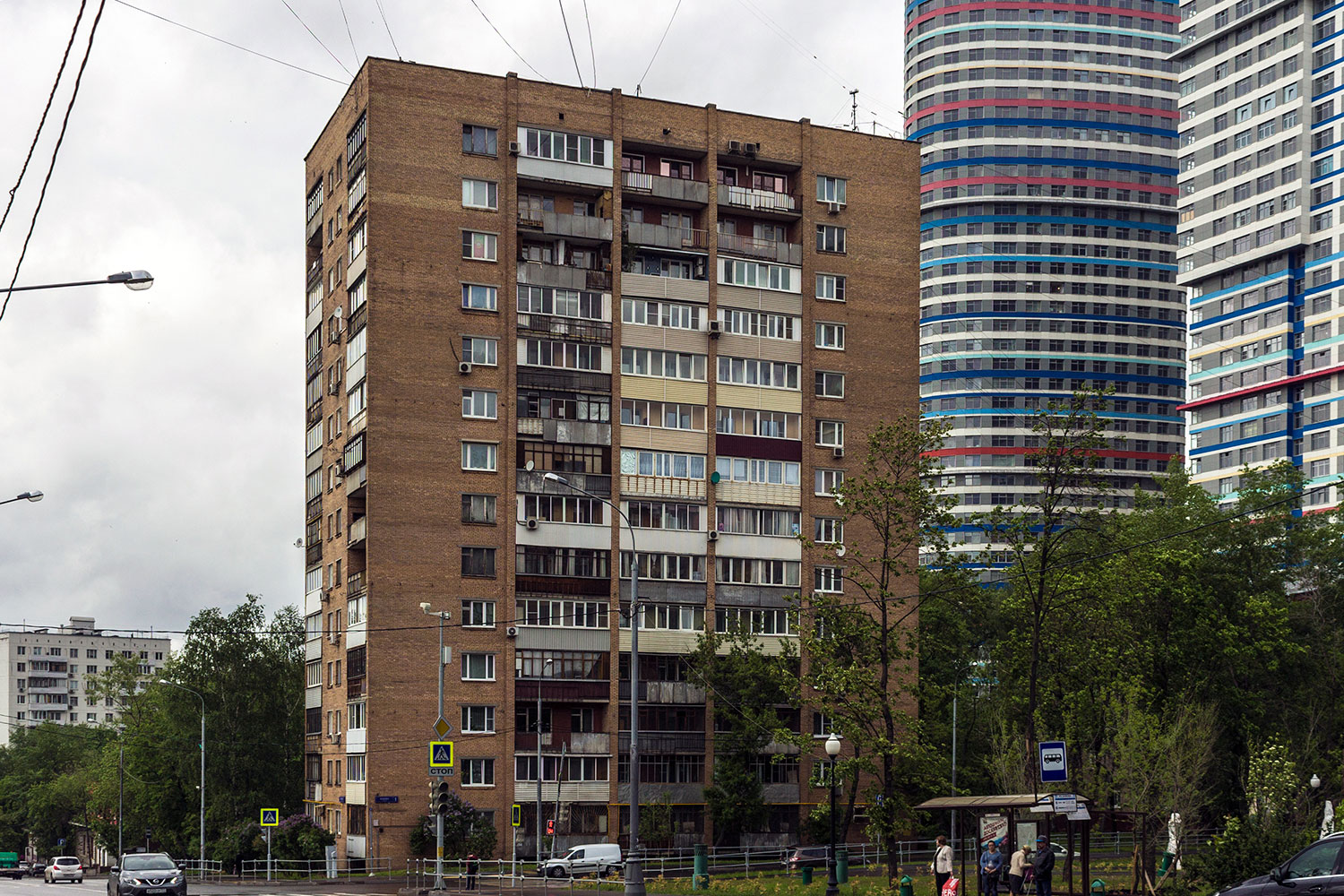 Москва, Улица Бажова, 1