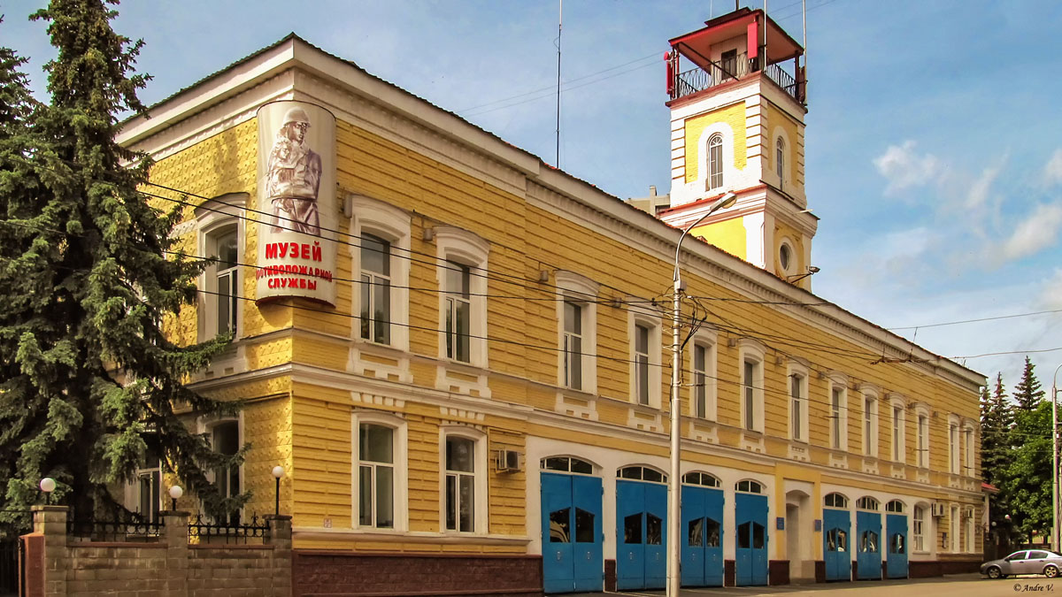 Уфа, Улица Октябрьской Революции, 14 / Улица Цюрупы, 26