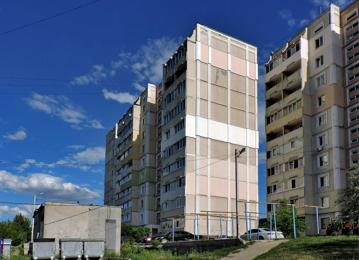 Песочин, Молодёжная улица, 2; Молодёжная улица, 2*