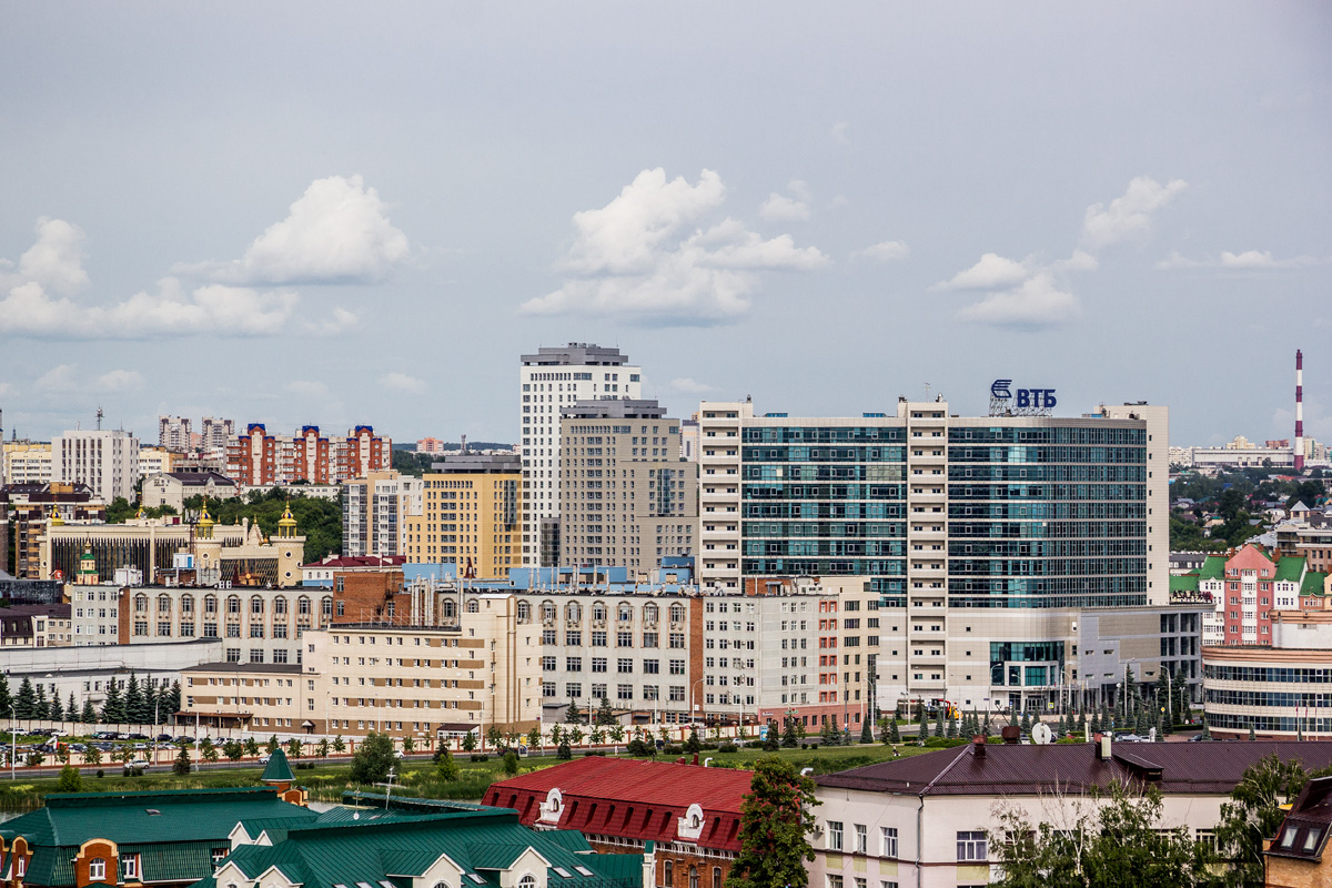 Kazań, Улица Марселя Салимжанова, 9 / Спартаковская улица, 2А; Спартаковская улица, 2; Спартаковская улица, 6; Петербургская улица, 64