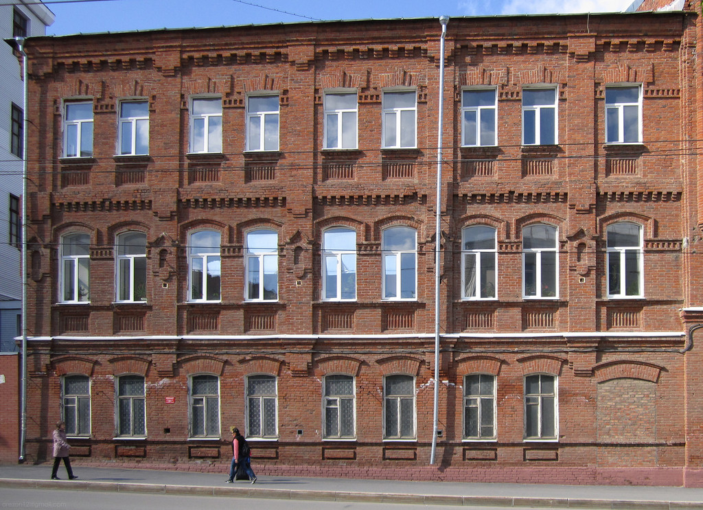 Ufa, Коммунистическая улица, 23 / Улица Аксакова, 67