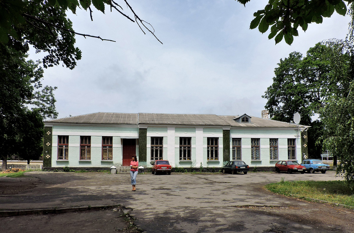 Нововодолажский район, прочие н.п., пос. Палатки, Привокзальная улица, 1
