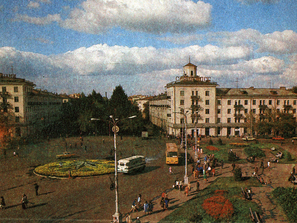 Samara, Проспект Металлургов, 77 / улица марии авейде, 31. Samara — Historical photos (until 2000)