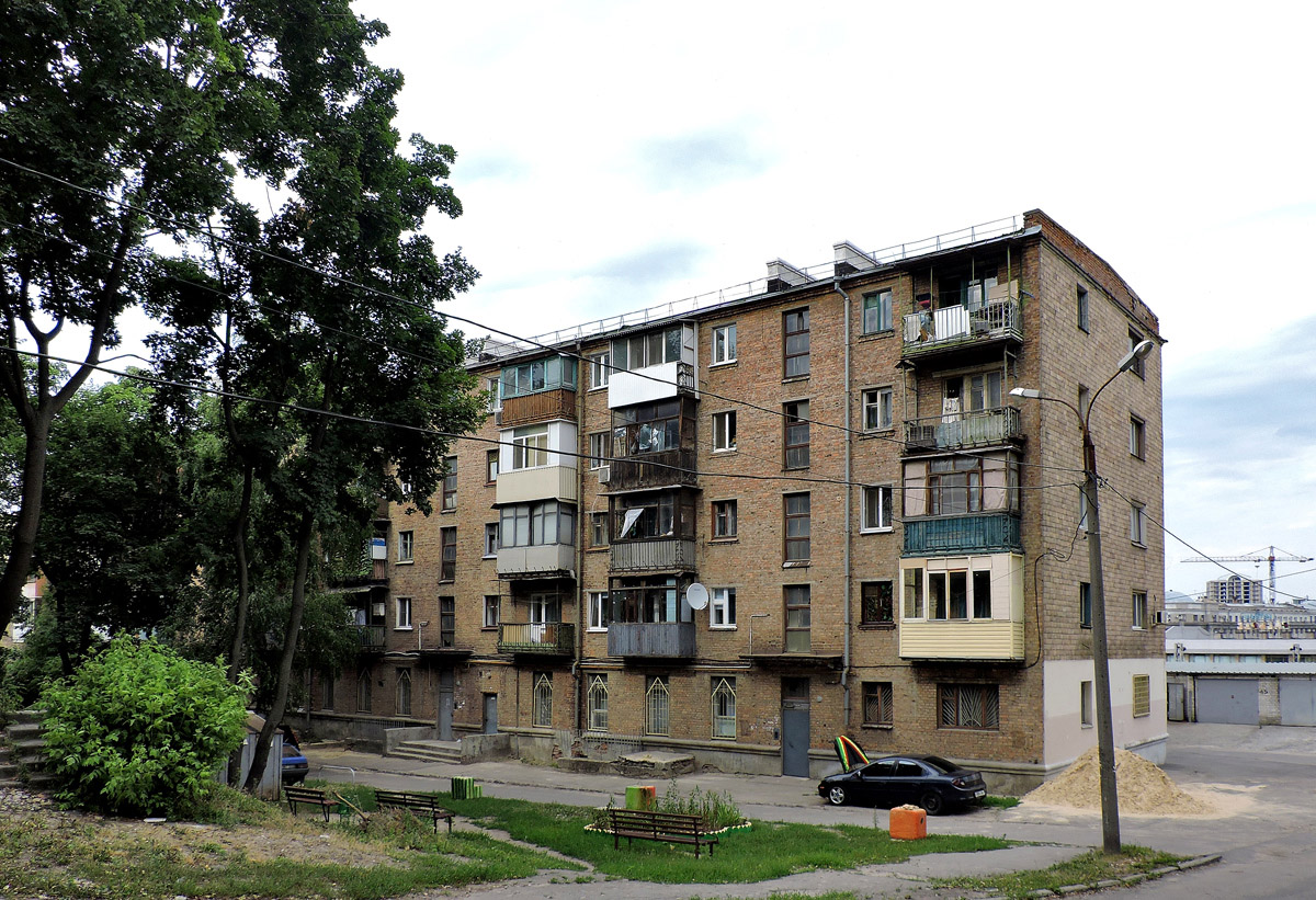 Kharkov, Полтавский шлях, 82 / Верховский переулок, 5