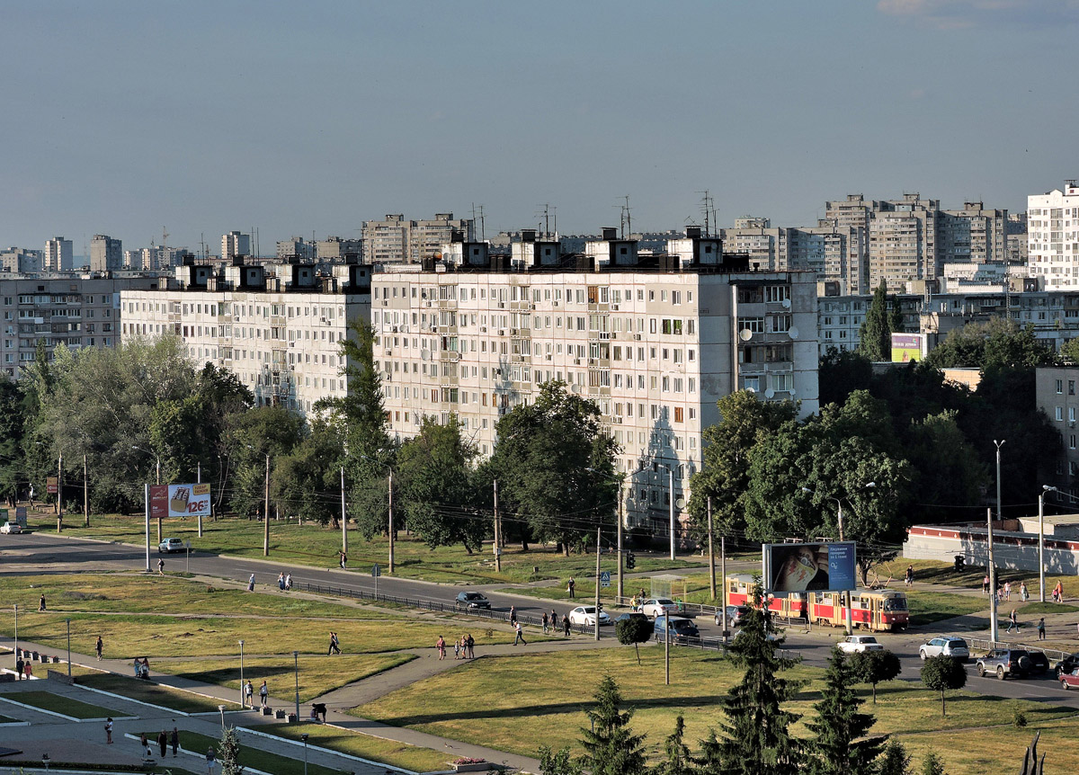 Харьков, Проспект Тракторостроителей, 100; Проспект Тракторостроителей, 102