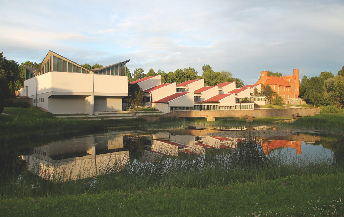 Янеда, Õppekeskuse