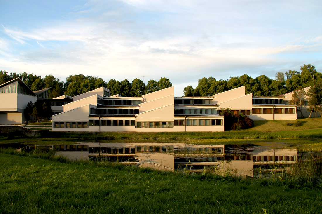 Янеда, Õppekeskuse