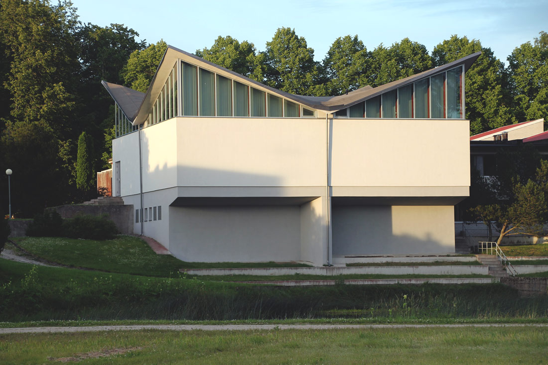 Янеда, Õppekeskuse