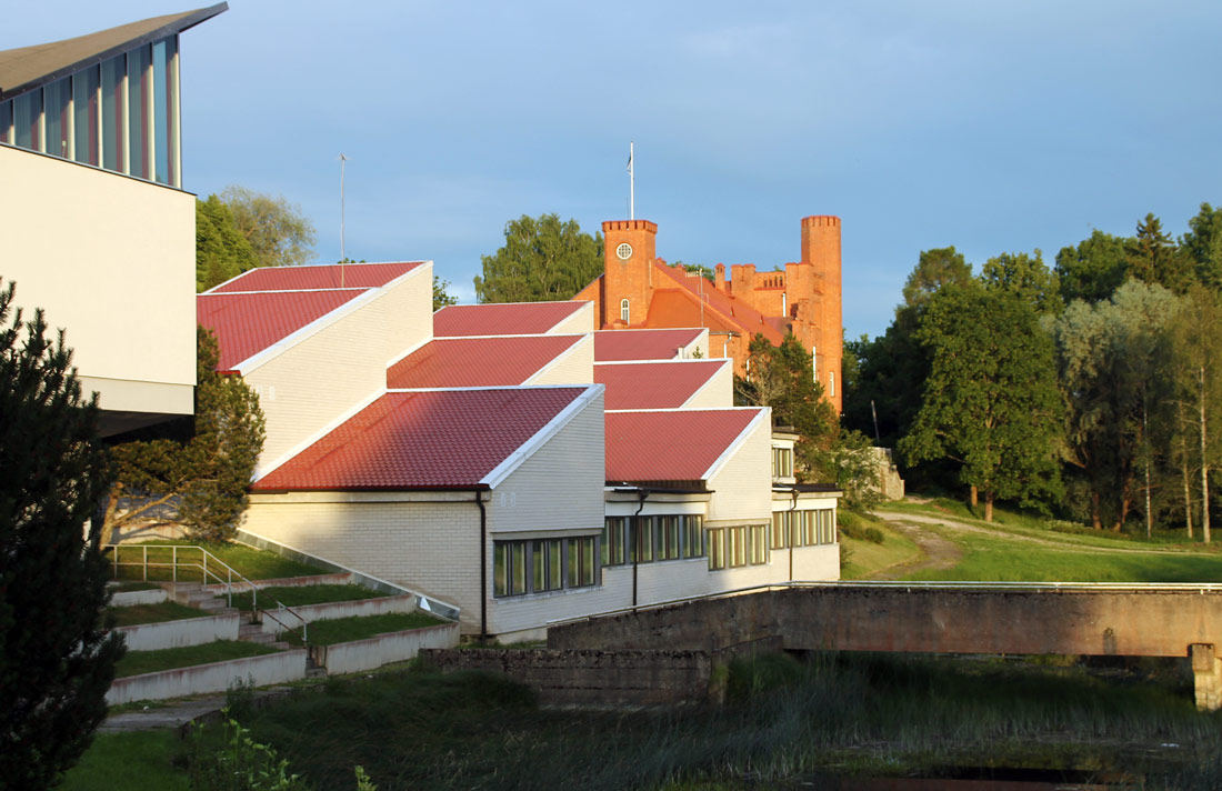 Янеда, Õppekeskuse