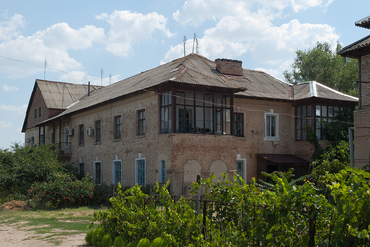 Мирное, Школьная улица, 1