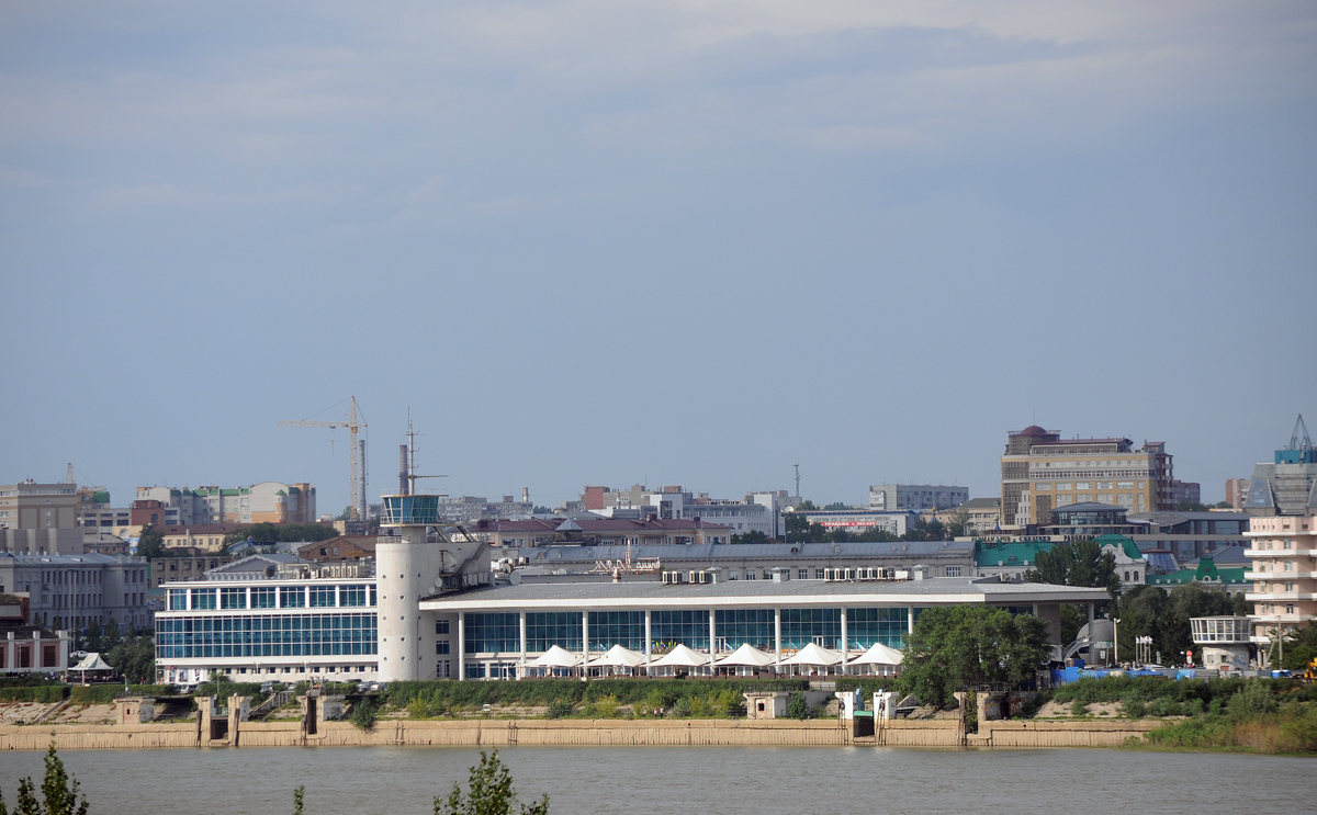 Омск, Улица Лермонтова, 2; Площадь Бухгольца, 1а