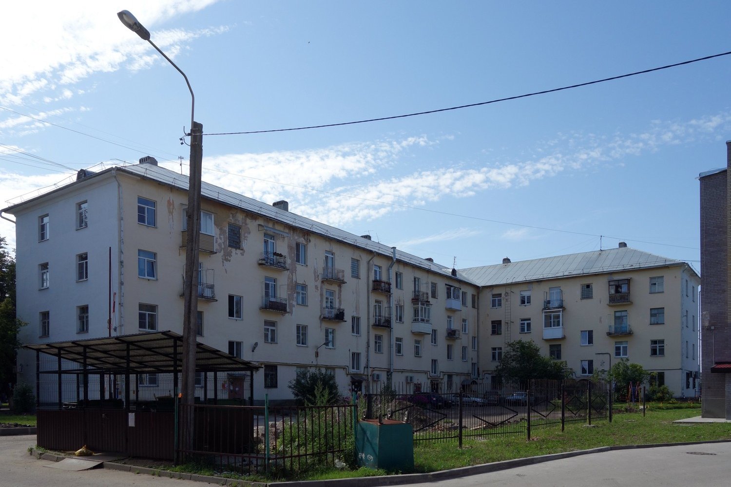 Великий Новгород, Воскресенский бульвар, 12 / Октябрьская улица, 24