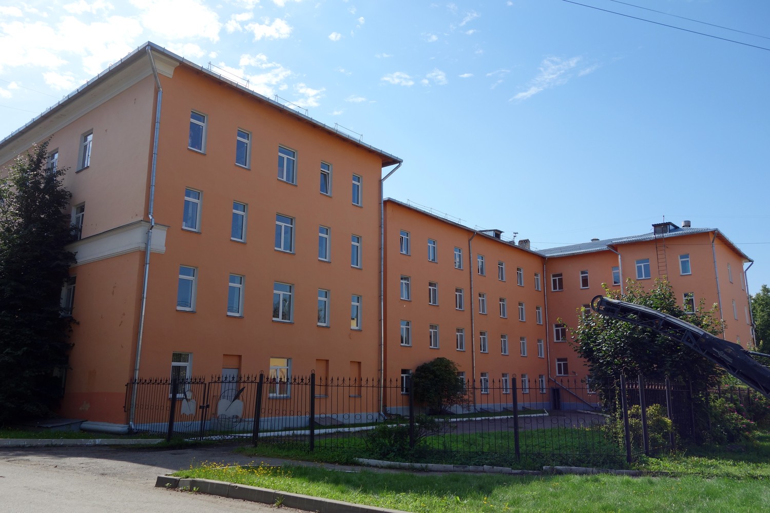 Великий Новгород, Улица Чудинцева, 6 / Улица Черняховского, 64