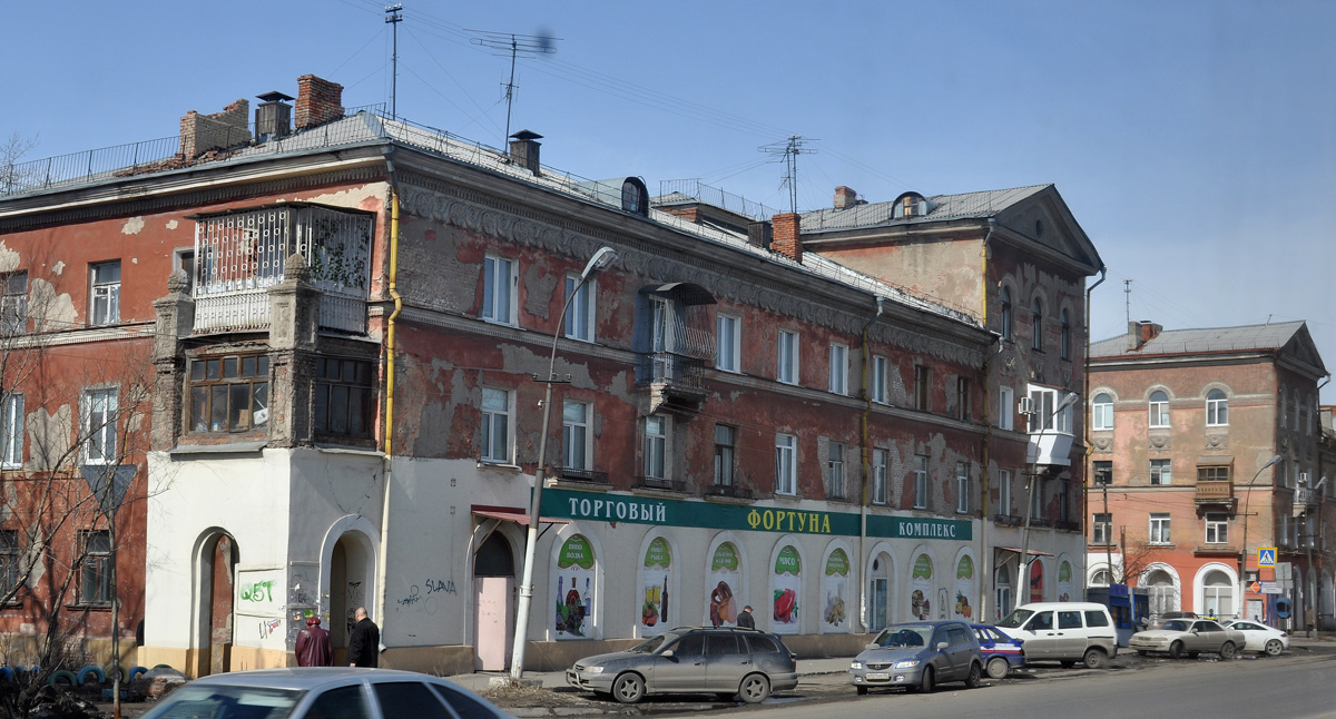 Омск, Улица Богдана Хмельницкого, 134 / Улица Красных Зорь, 58