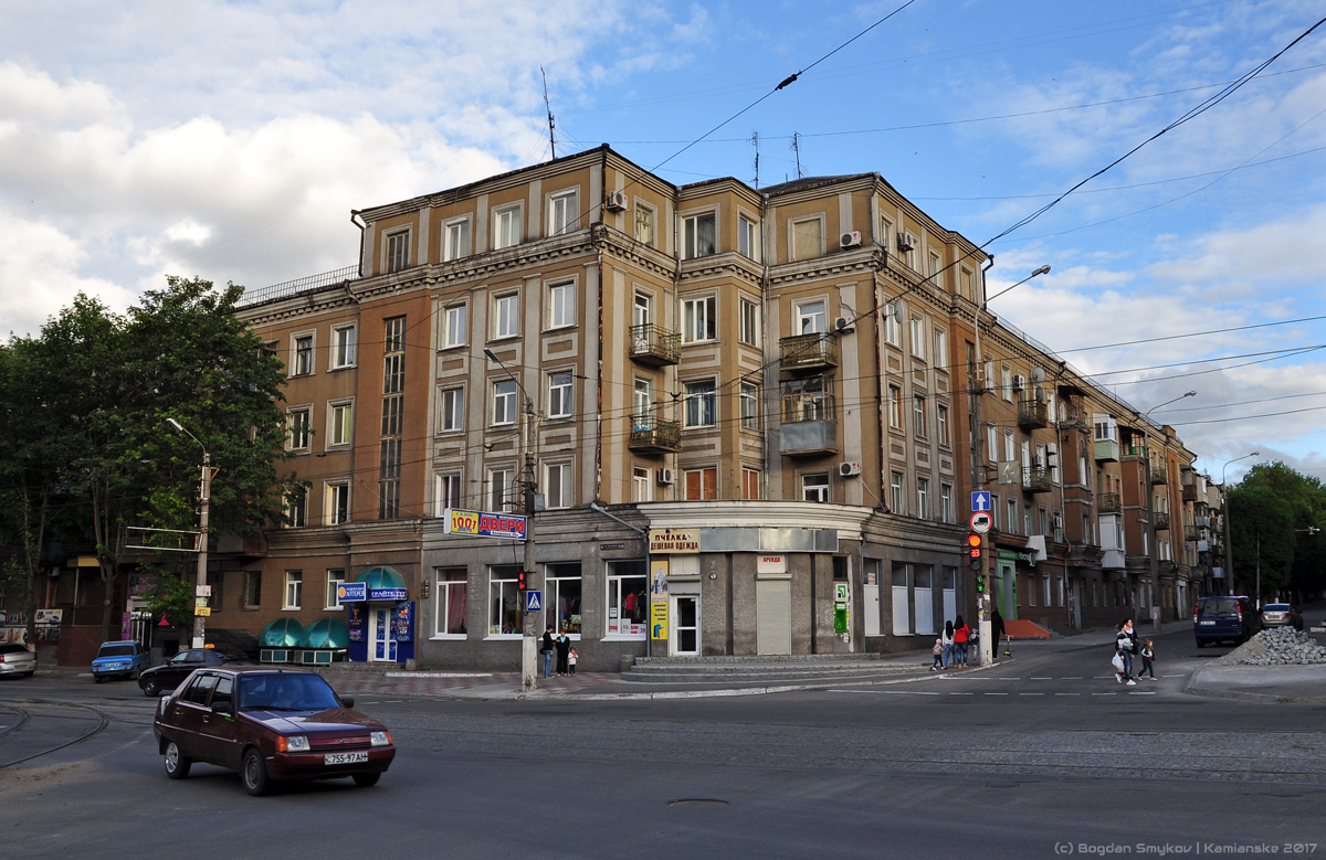 Каменское, Проспект Тараса Шевченко, 27 / Спортивная улица, 29