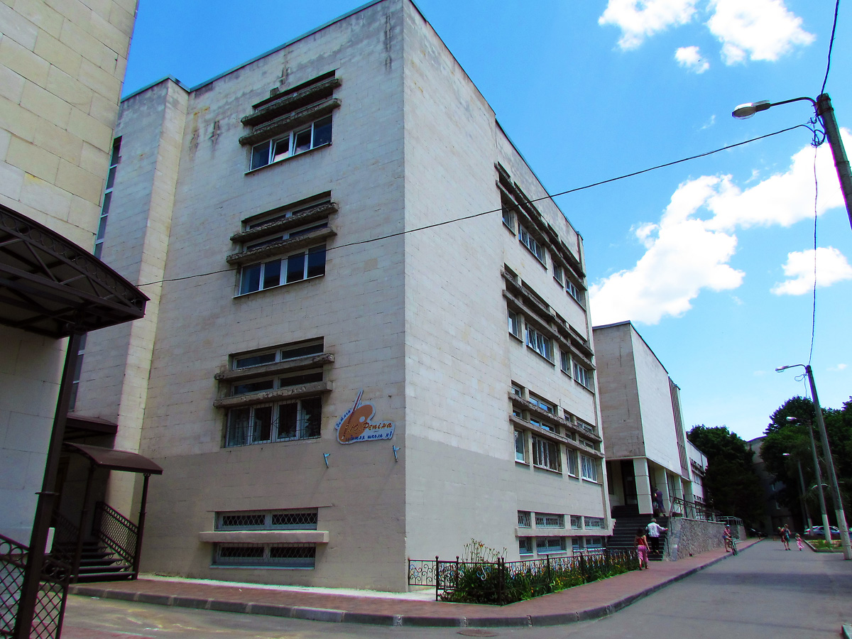 Charkow, Улица Есенина, 8-8А-8Б