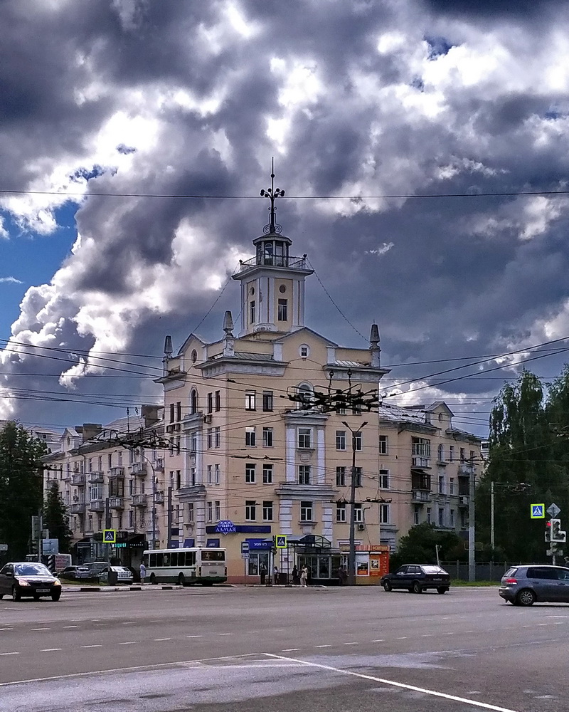 Yaroslavl, Проспект Ленина, 20 / Проспект Октября, 53