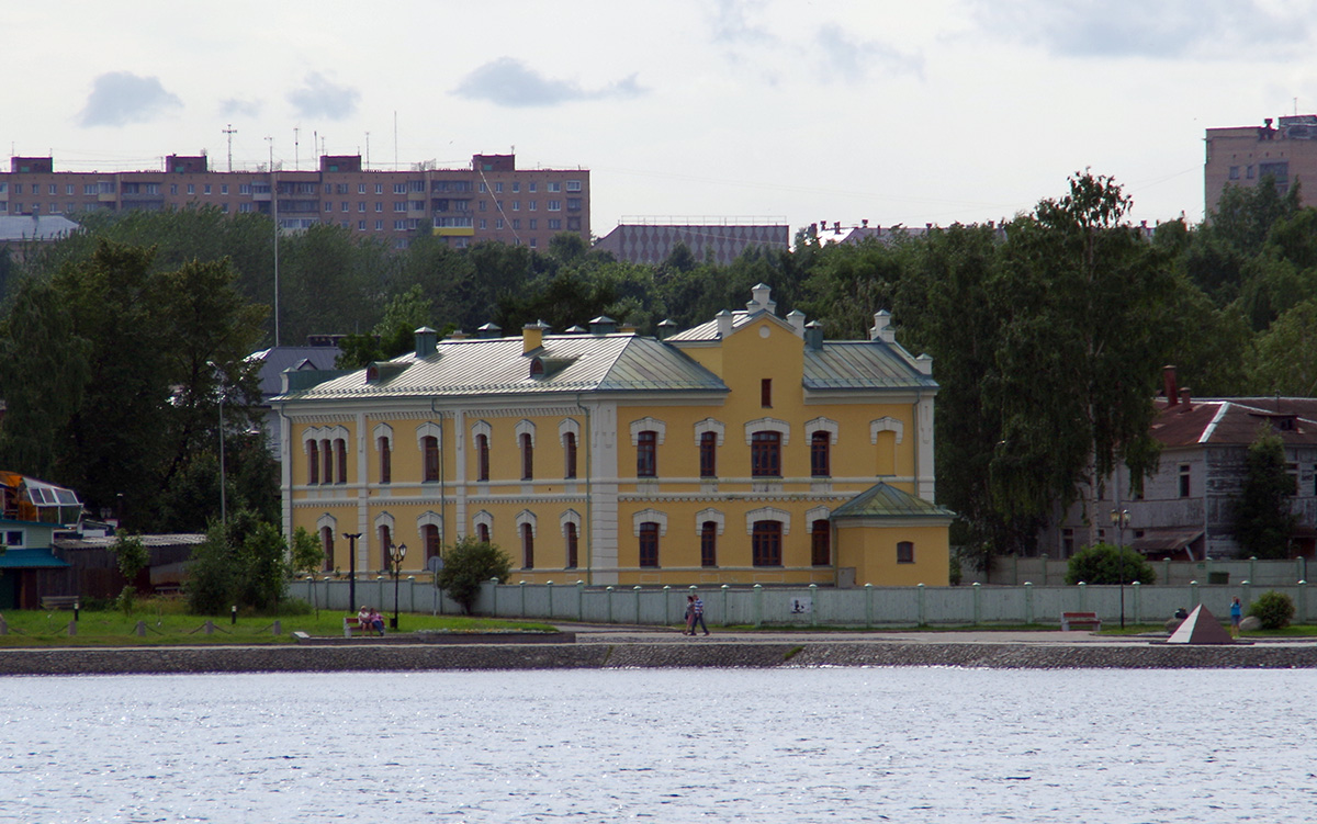 Петрозаводск, Малая Слободская улица, 2 / Улица Федосовой, 10