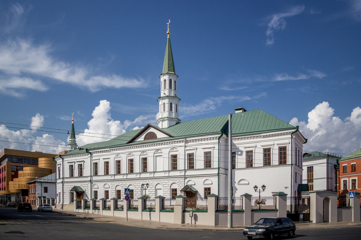 Казань, Улица Габдуллы Тукая, 40 / Улица Парижской Коммуны, 22
