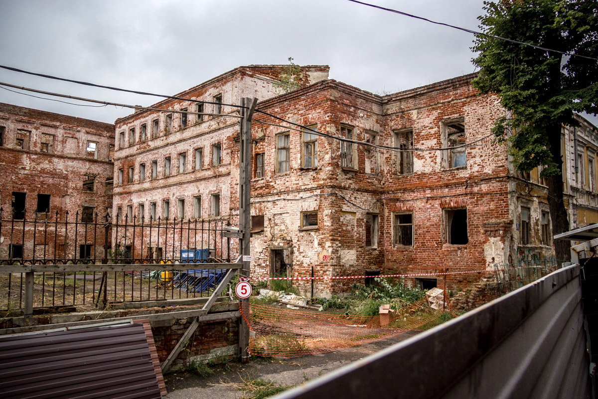 Казань, Улица Рахматуллина, 6 / Улица Кави Наджми, 9