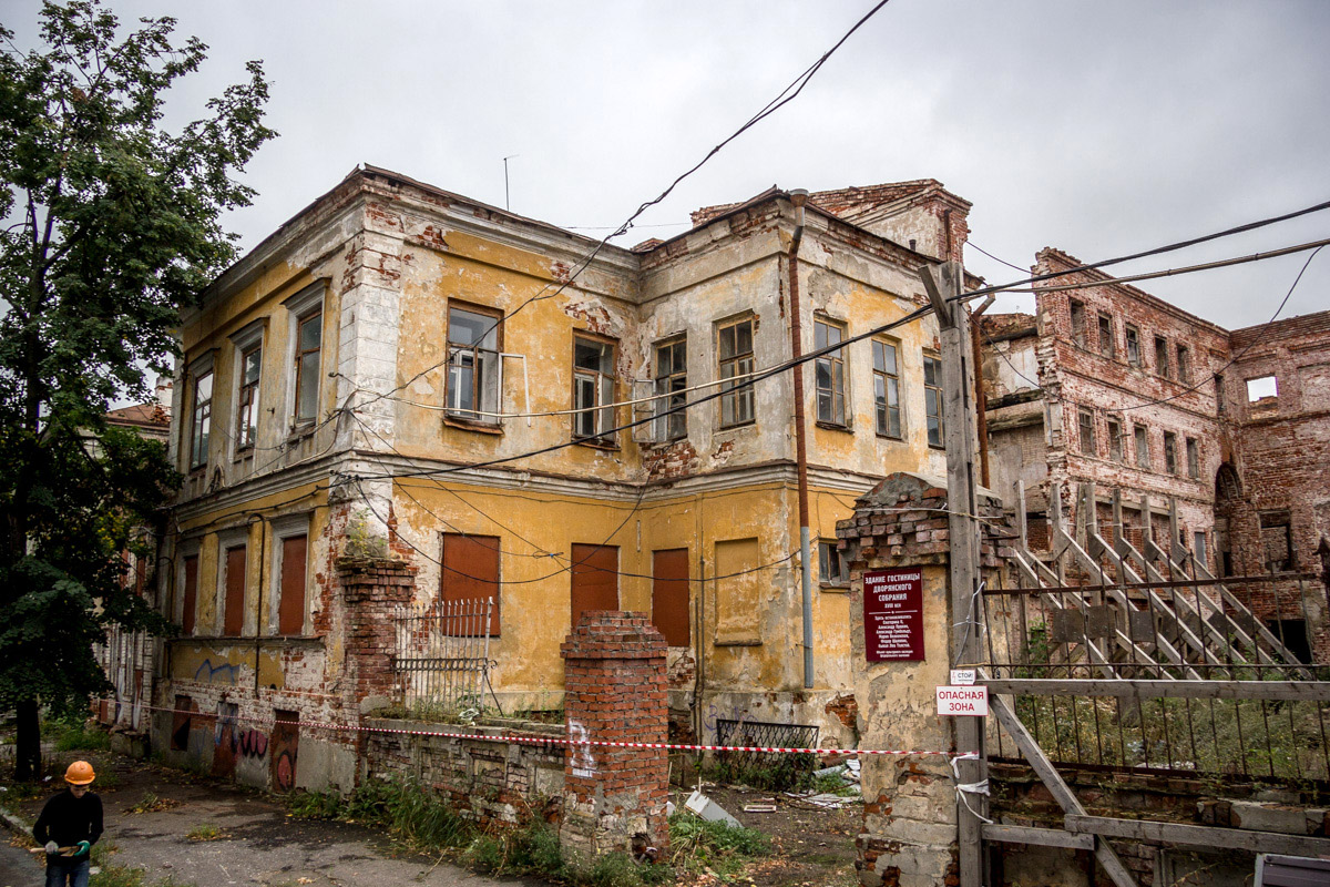 Казань, Улица Рахматуллина, 6 / Улица Кави Наджми, 9