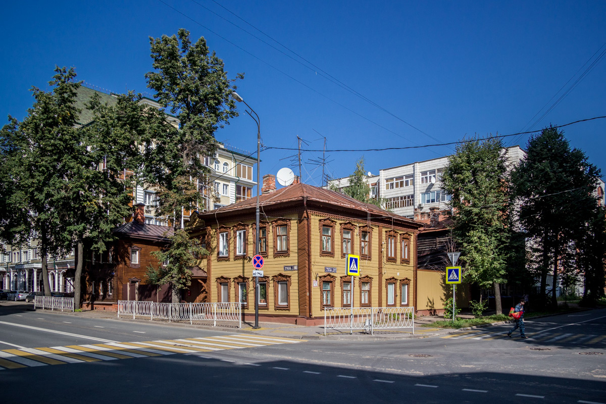 Казань, Улица Волкова, 66 / Улица Лесгафта, 17