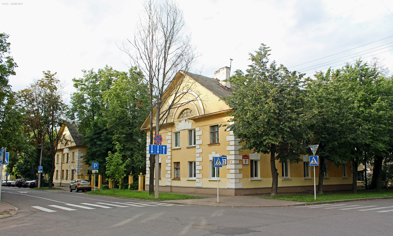Минск, Коммунистическая улица, 32 / Улица Чичерина, 7