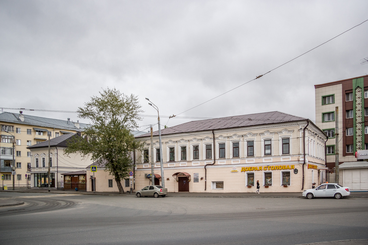 Казань, Улица Рустема Яхина, 11; Улица Рустема Яхина, 13