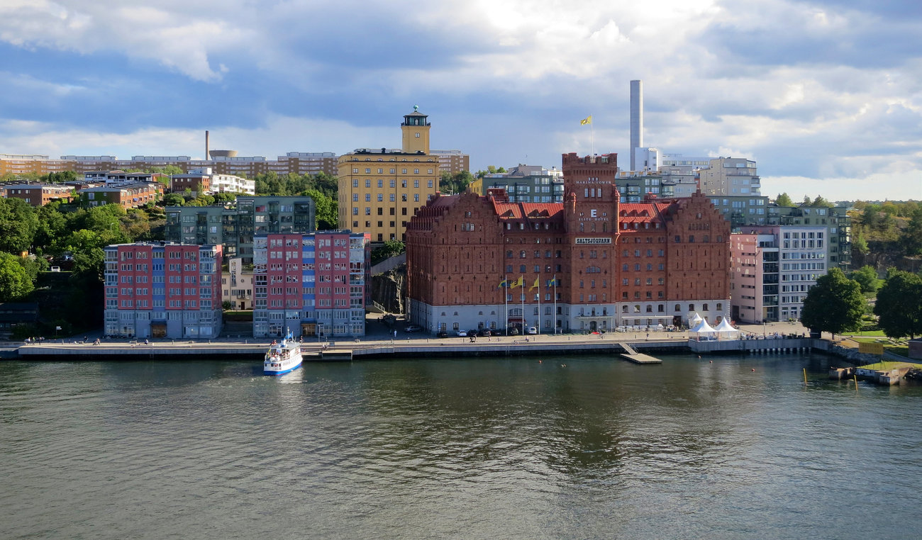 Нака, Saltsjöqvarns kaj, 3; Saltsjöqvarns kaj, 5; Mannagrynstorget, 2; Saltsjöqvarns kaj, 25; Saltsjöqvarns kaj, 35