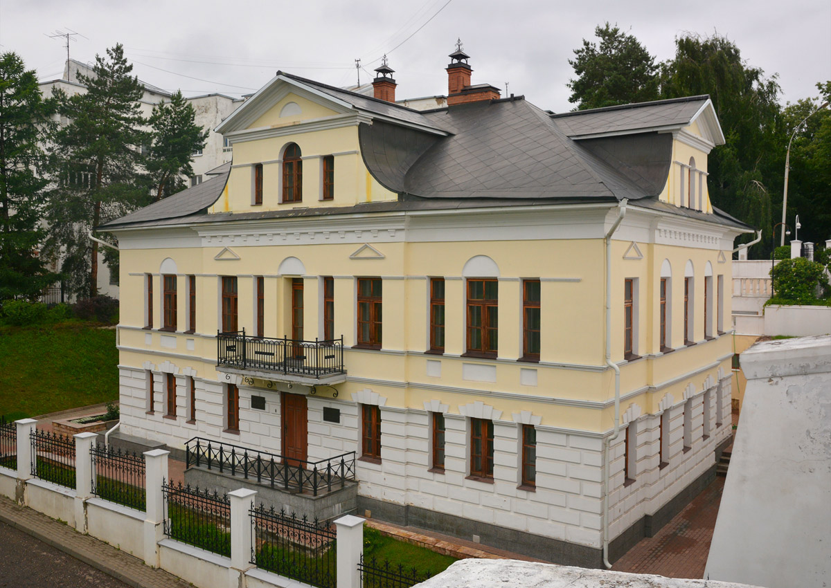 Ярославль, Волжская набережная, 7 / Волжский спуск, 2
