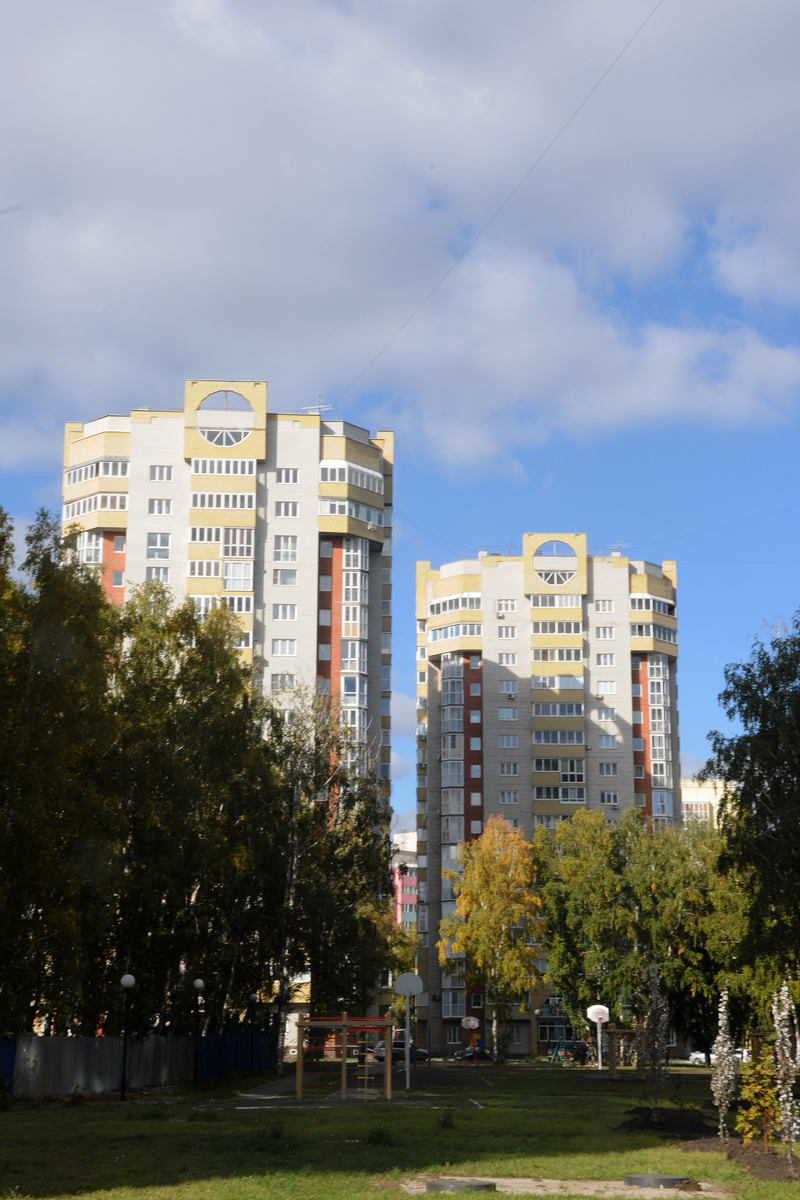 Омск, Улица Ватутина, 16; Улица Ватутина, 18