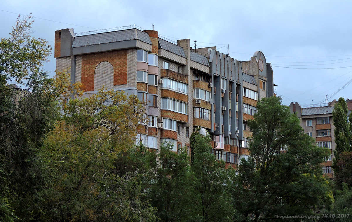 Krzywy Róg, Улица Александра Поля, 1